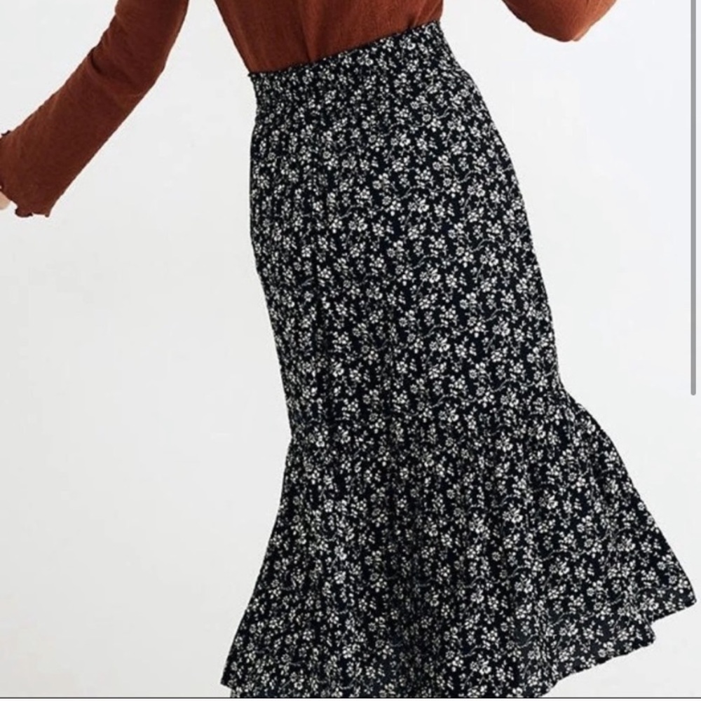 NWT Tiered Peasant Floral Midi Skirt Black White